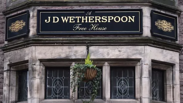 养老金领取者第一次尝试wetherspoon -当他去付款时感到震惊